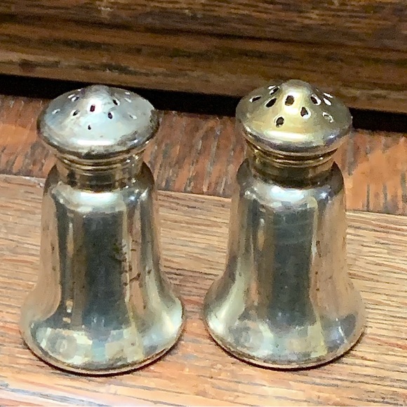 Early 20th Century Antique Sterling Silver Miniature Salt & Pepper Shakers - Picture 2 of 14